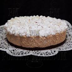 Хрустящая шоколадная основа, нежное кофейное суфле и воздушные сливки.