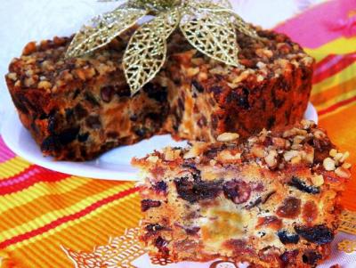 Пряный ароматный выдержанный рождественский кекс с орехами и сухофруктами