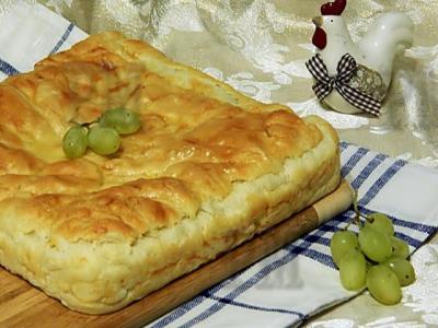 Виноград и курица - сочетание не обычное, но как сложно удержаться от еще одного кусочка пирога.
