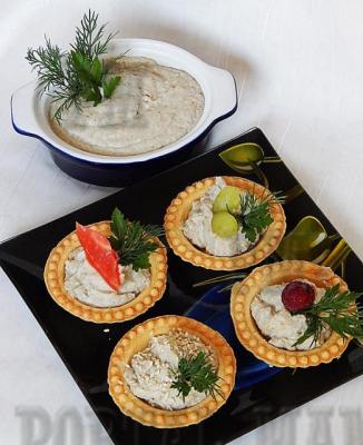 Легкий и питательный, необычный и вкусный паштет на основе  баклажанов и яиц.